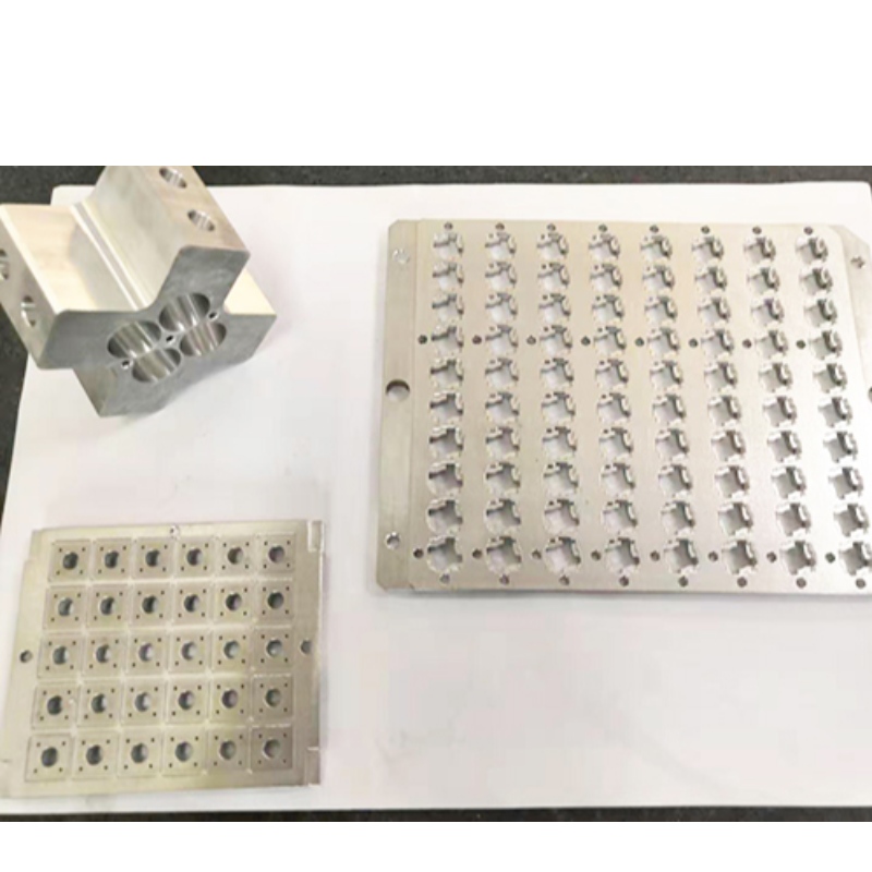 Metodo di lavorazione della superficie di pezzi meccanici CNC